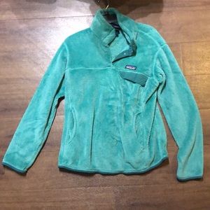 Patagonia green sweatshirt